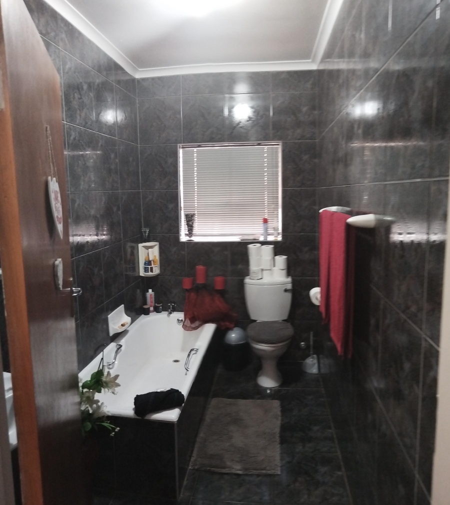 3 Bedroom Property for Sale in Strelitzia Park Eastern Cape